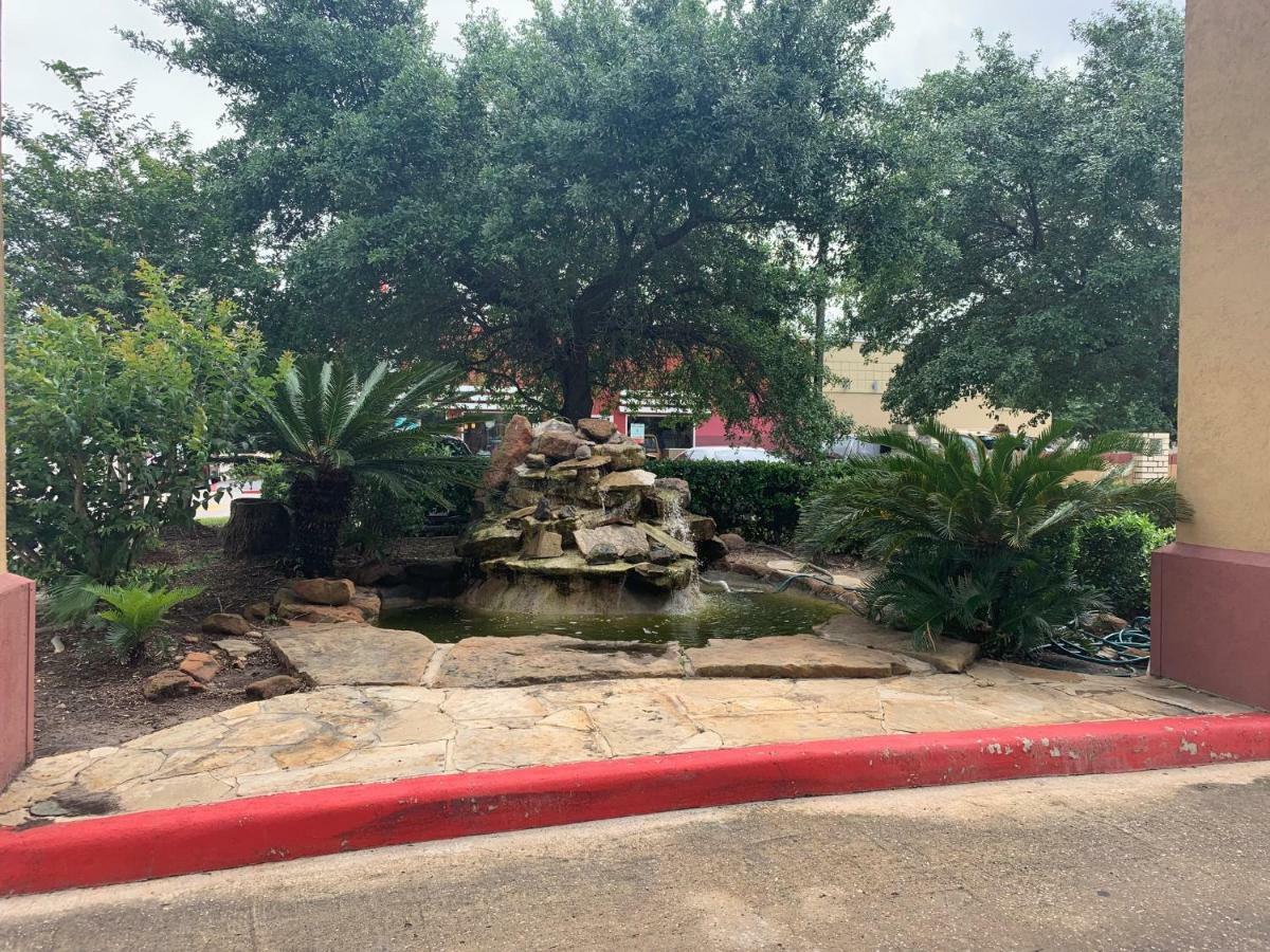 Camelot Inn & Suites Houston Exterior foto